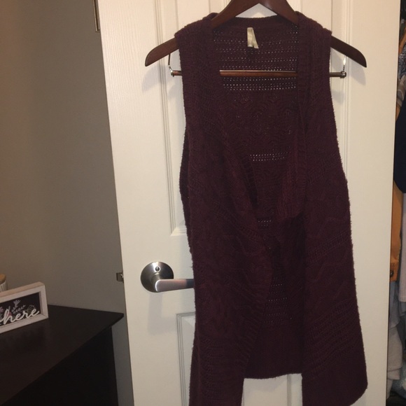 Vanity Waterfall Knit Vest - Picture 4 of 8